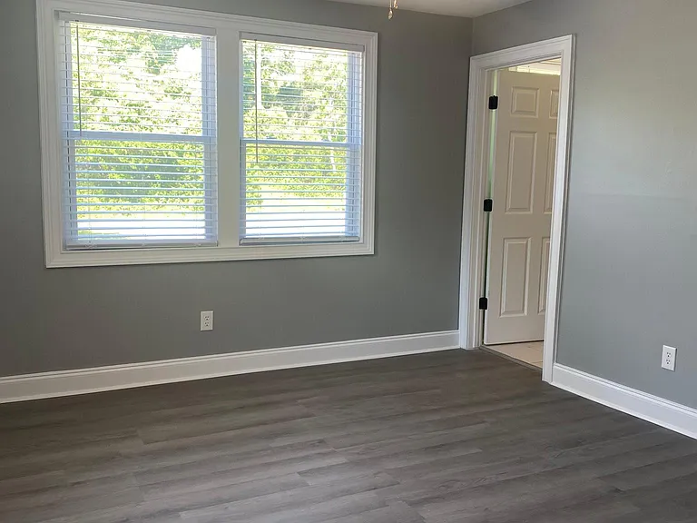 608 Tyler St — Photo 8