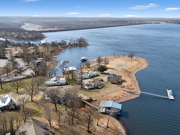 3rd image of 413 Lake Front St