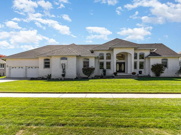 1553 Blue Heron Dr, Valparaiso, IN 46385