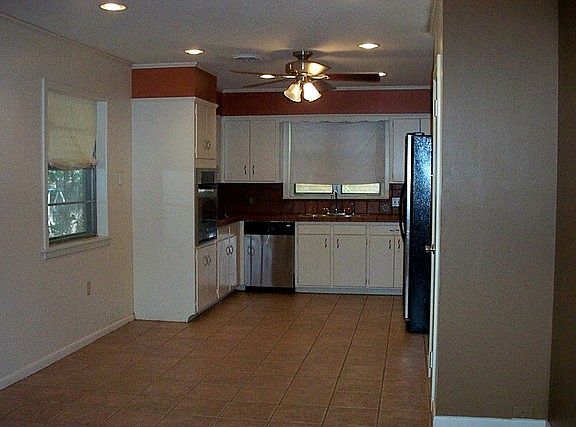 5th image of 2620 Starr Dr
