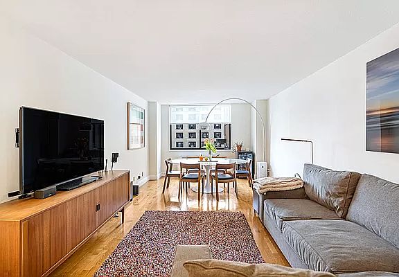 2nd image of 275 W 96th St APT 12A