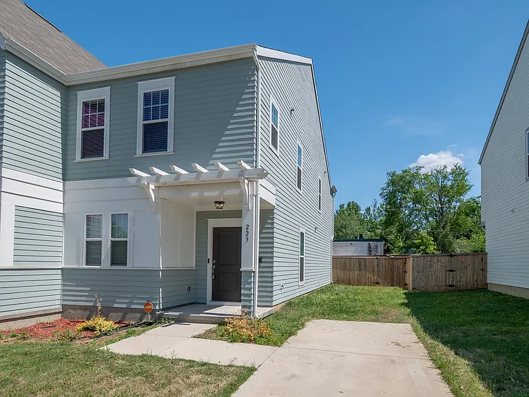 223 Hoskins Avenue Dr #1 — Photo 2