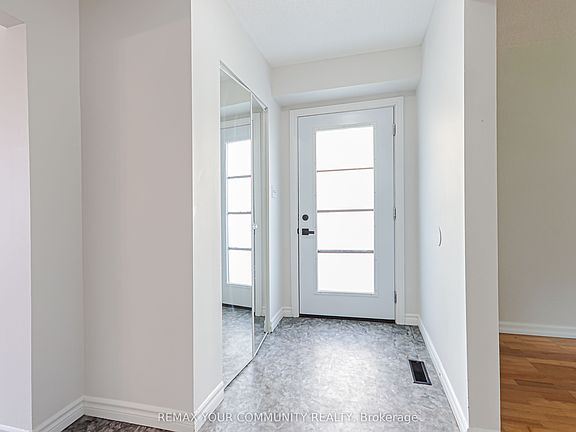 2nd image of 1319 Fenelon Cres