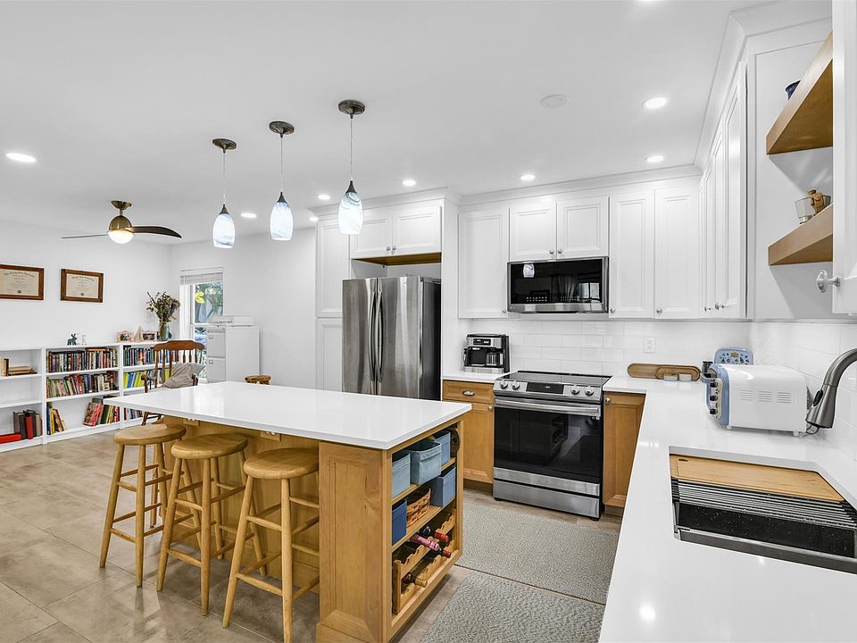 1st image of 843 NW 98th Avenue