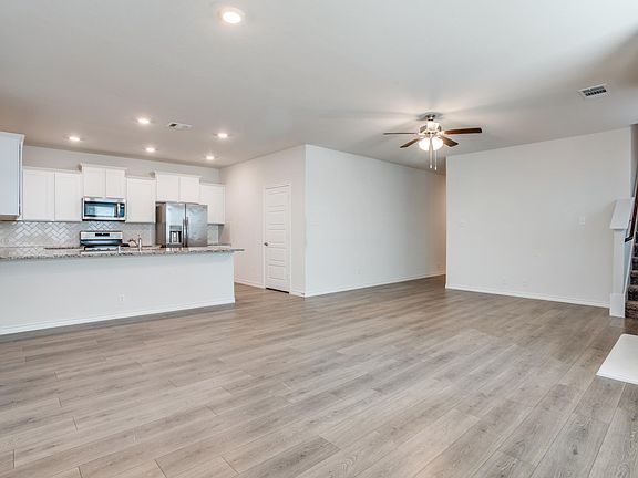 3rd image of 2833 Hancock Ln