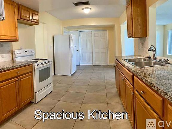5th image of 6775 NW 11th Ct