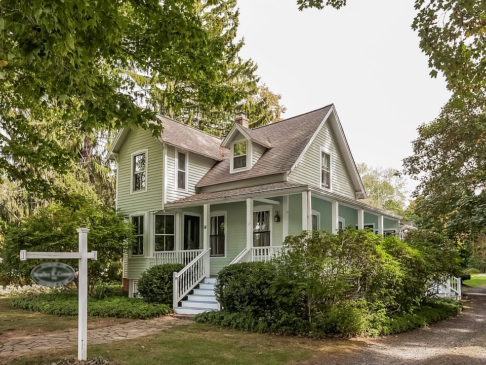 Charming home on Island Avenue - one of Madison's loveliest streets. Walk to the green and town, or to the beach - a perfect spot.