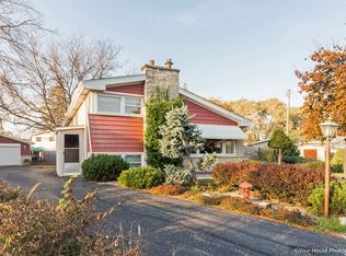 3229 Greenbriar Dr, Glenview, IL