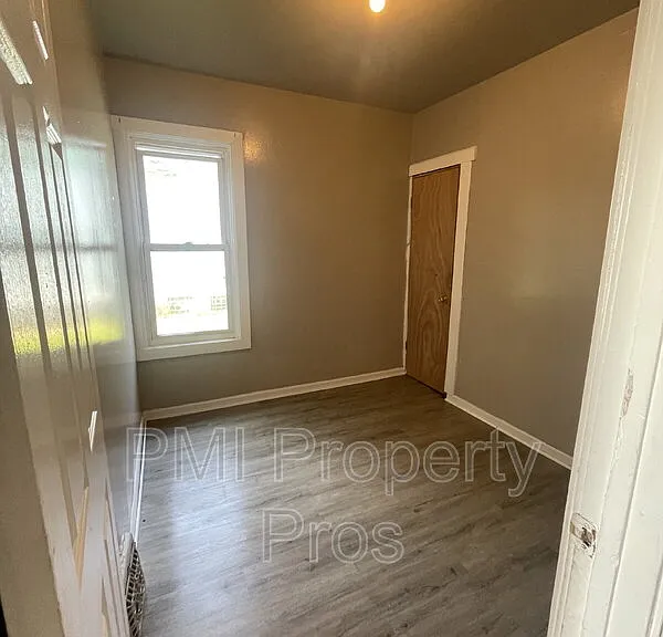 2619 N 23rd St #LOWER — Photo 4