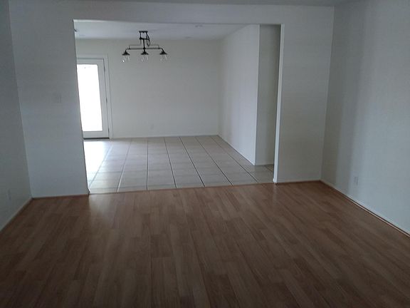 5th image of 306 W Wickieup Ln