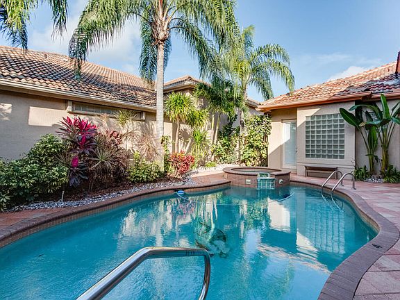 3rd image of 10766 Greenbriar Villa Dr