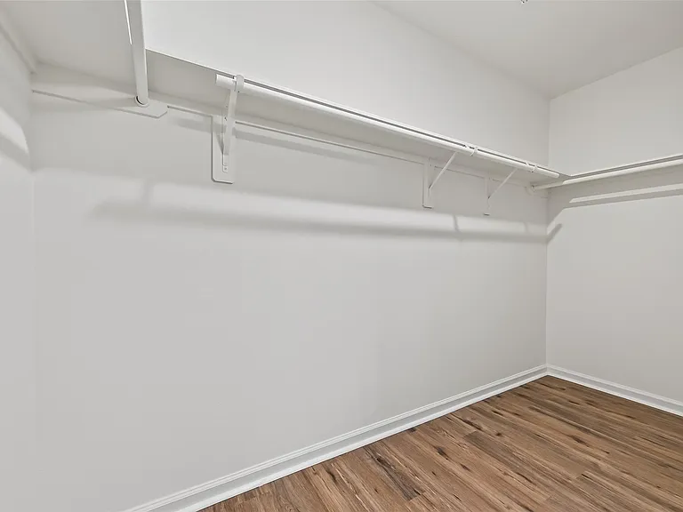 654 Amesbury Rd — Photo 43