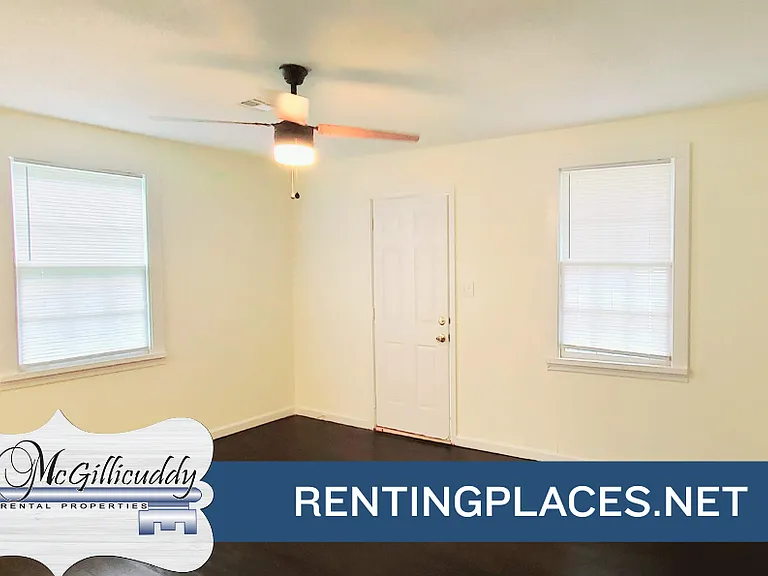1220 Holden Dr — Photo 2