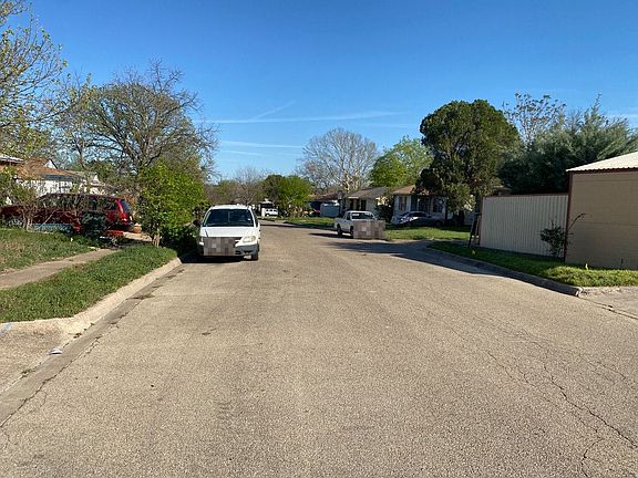 5th image of 207 W Voelter Ave