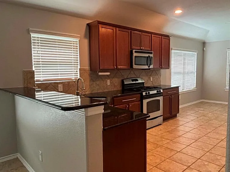 1707 Hickory Burl Ln — Photo 4