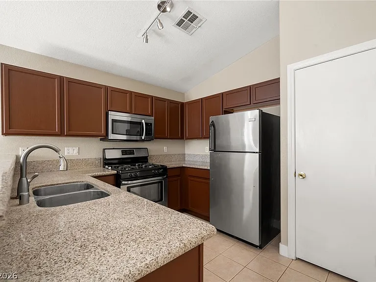 6012 Soft Springs Ave — Photo 4
