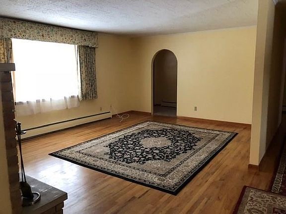 5th image of 29 Crescent Dr