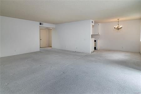 3rd image of 5400 Lindley Ave Unit 212