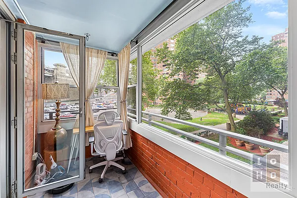 Sold by LoHo Realty | media 9