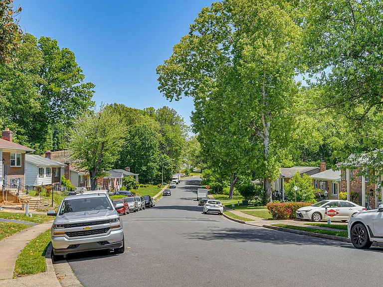 Greenwood Dr — Photo 3