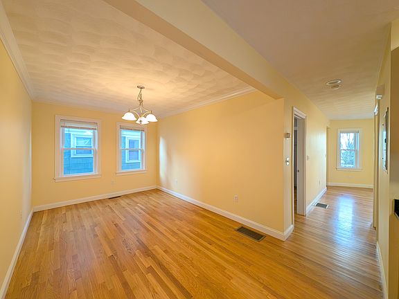 3rd image of 615 Boston Ave
