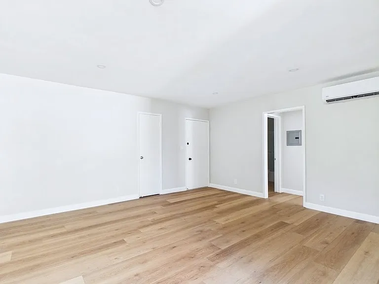 1699 Amberwood Apartments — Photo 9