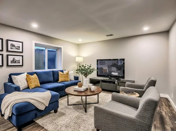 2925 McGill St, Vancouver, BC V5K 1H8