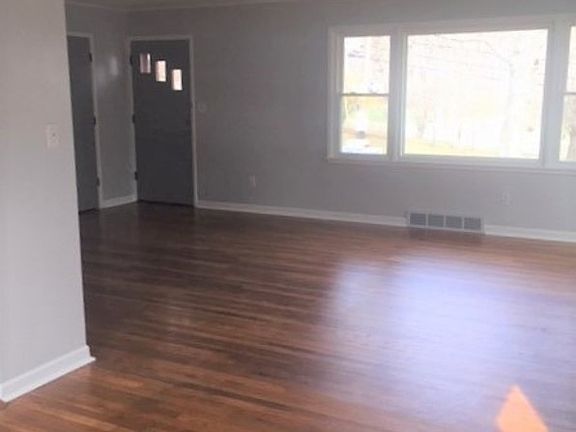 4th image of 494 W Truesdell St