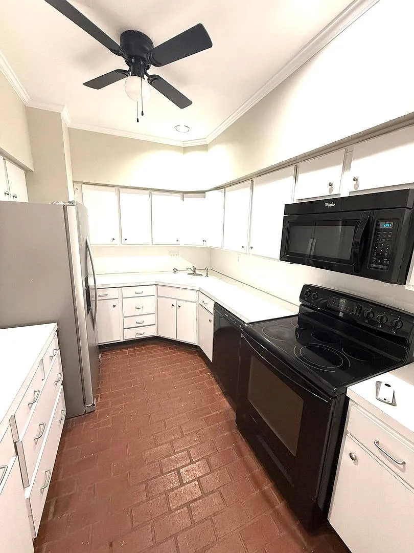 4 bed, 3.0 bath, 2377 sqft, $1,395 — Photo 3