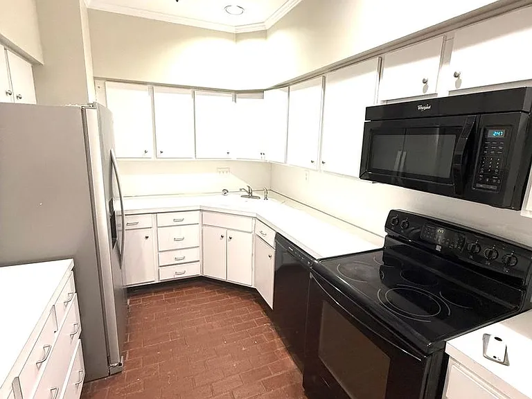 2028 Hazel Hedge Ln — Photo 3