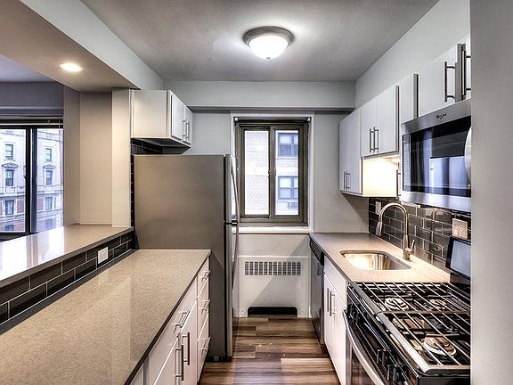 2nd image of 1256 N Astor St #B