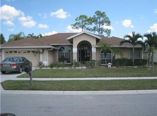 102 Venetian Ln, Royal Palm Beach, FL 33411