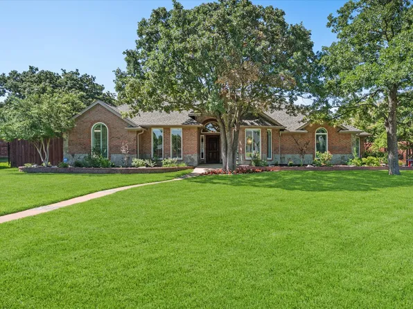 918 Shady Creek Dr, Kennedale, TX 76060
