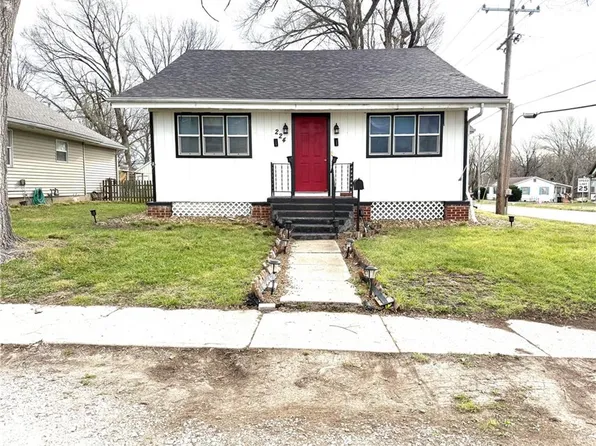 224 Walnut St, Pleasant Hill, MO 64080