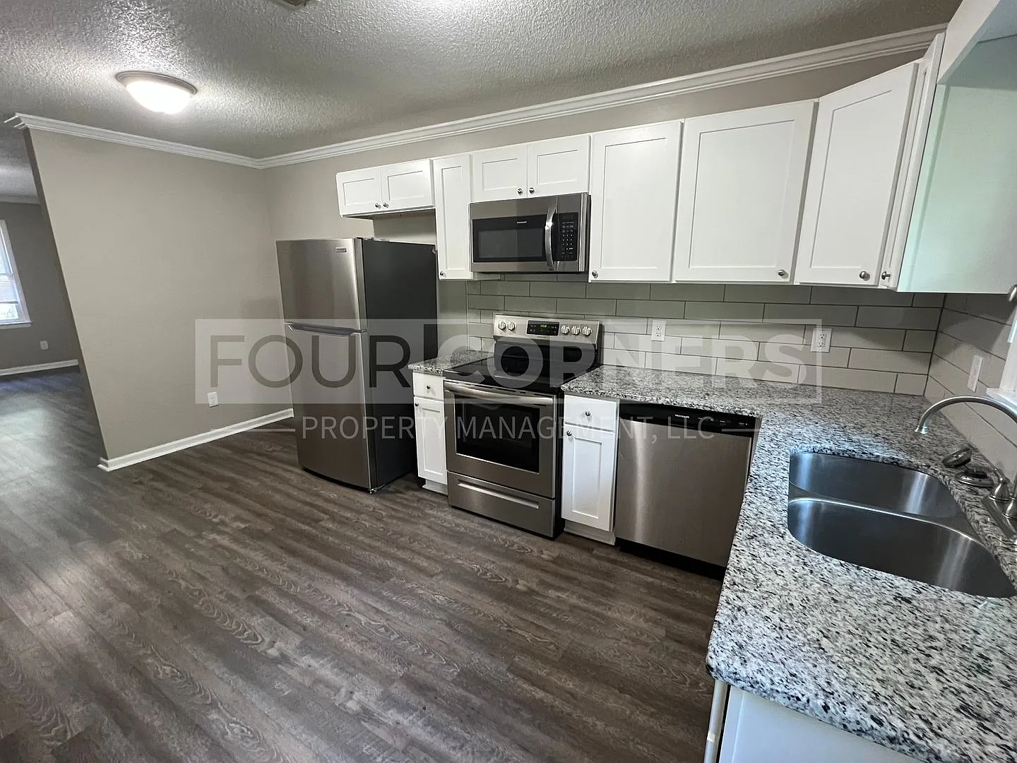 Lovely 2 Bedroom 1 Bath Apartment — Photo 4