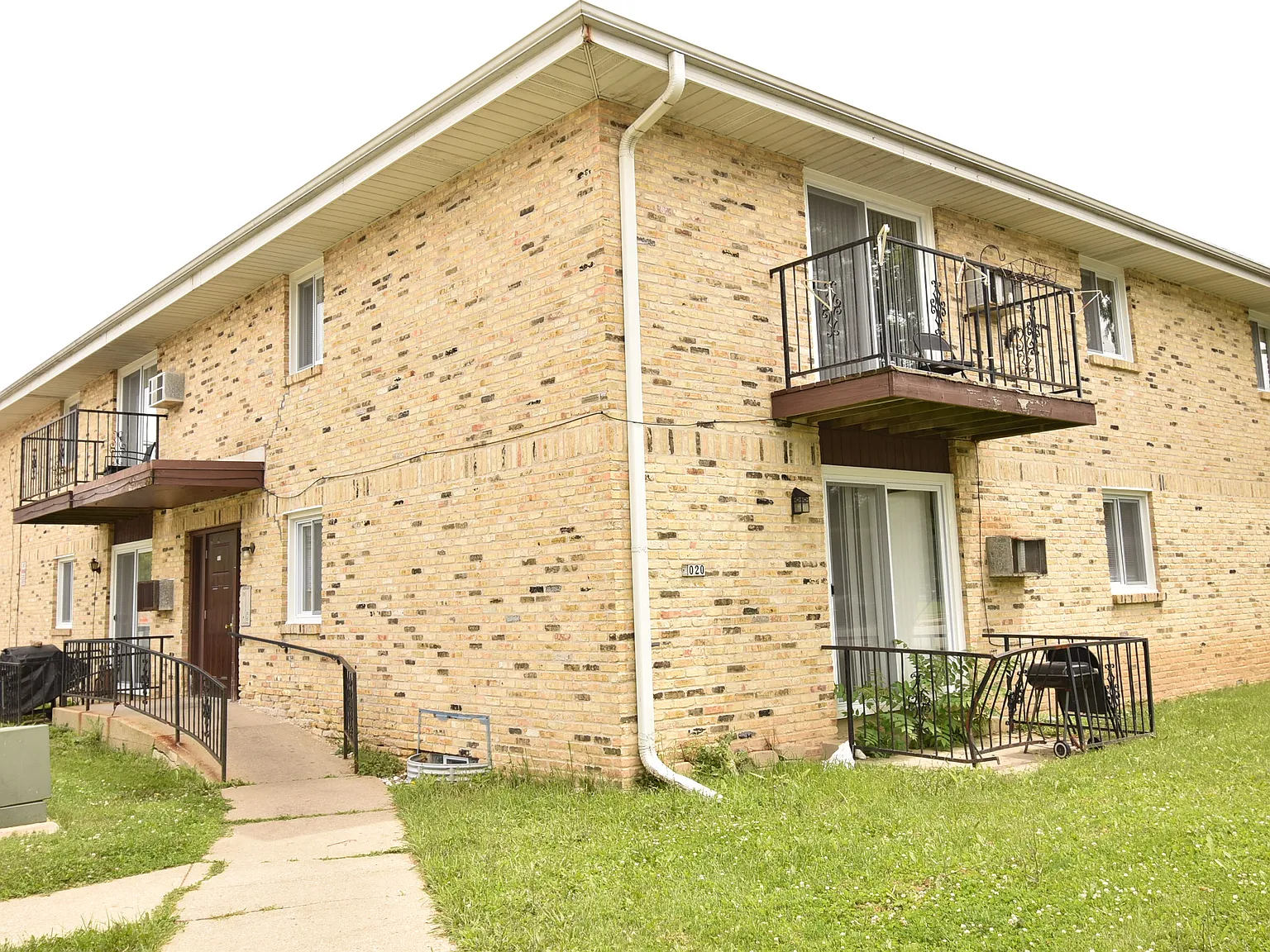2 bed, 1.5 bath, 1000 sqft, $1,250 — Photo 1