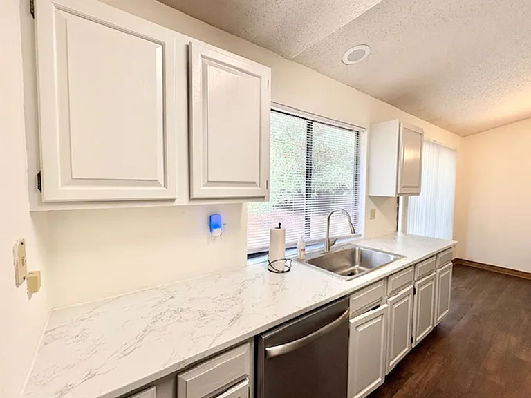 912 Nutmeg Ave — Photo 7