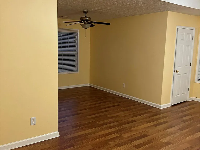 60 Parc Ct — Photo 17
