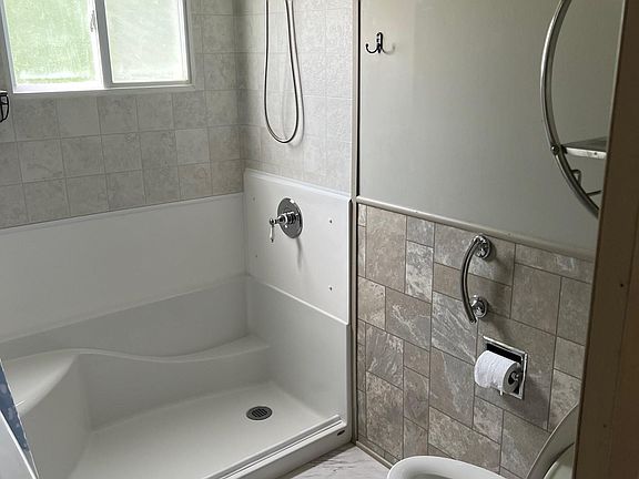 Newly renovated master bath with easy access to bath.