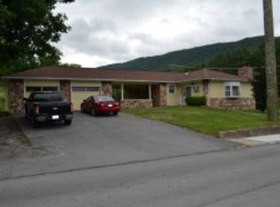 1238 W Cumberland Rd, Bluefield, WV 24701