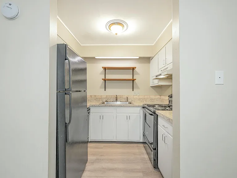 2727 Highland Ave S #204 — Photo 7