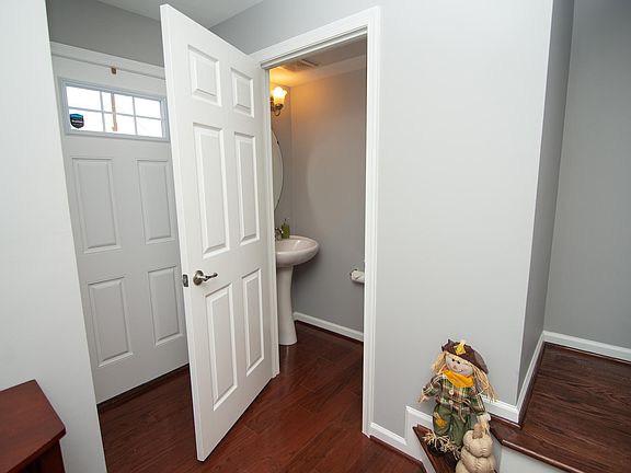 Entry level powder room