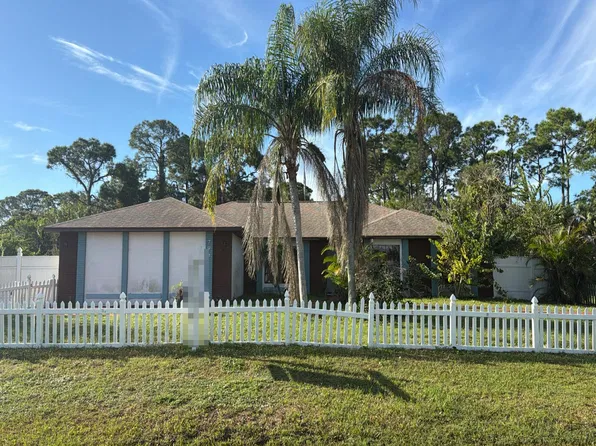 796 Emerson Dr NE, Palm Bay, FL 32907