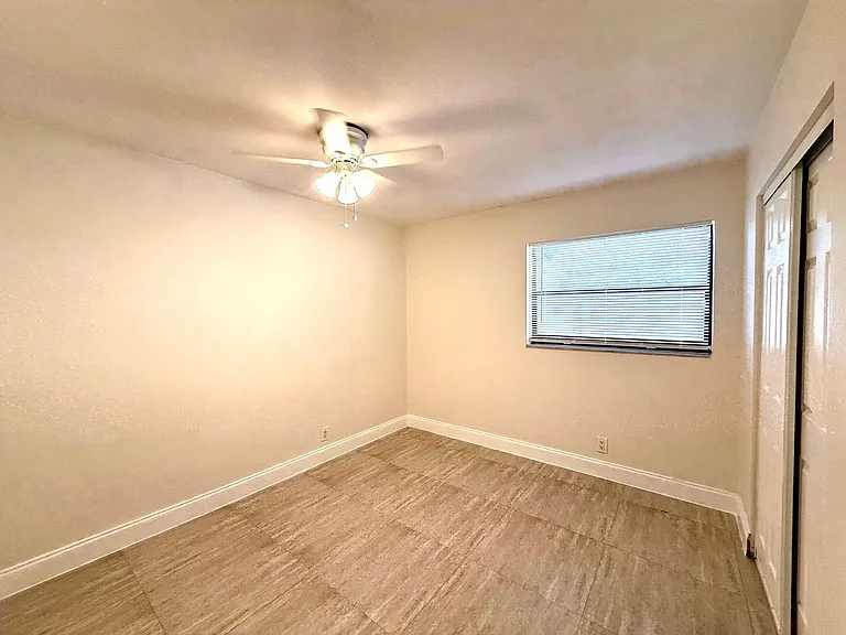 607 NE 29th Dr #22 — Photo 11