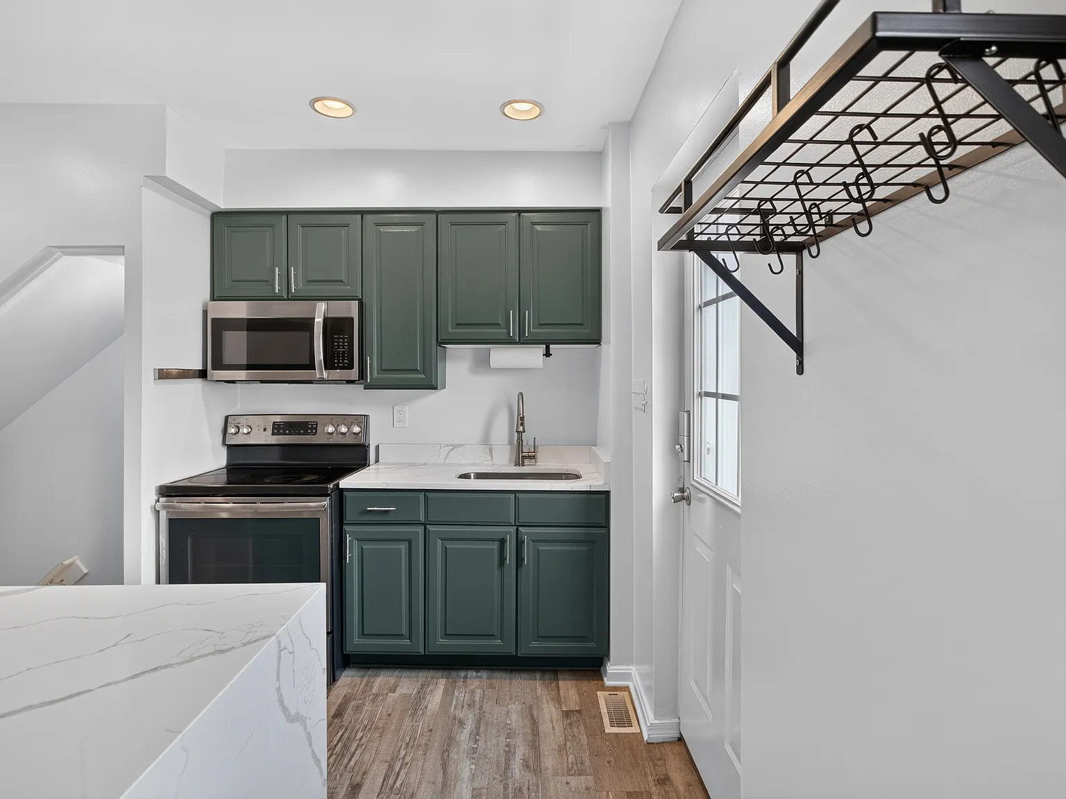 4 bed, 1304 sqft, $3,200 — Photo 4