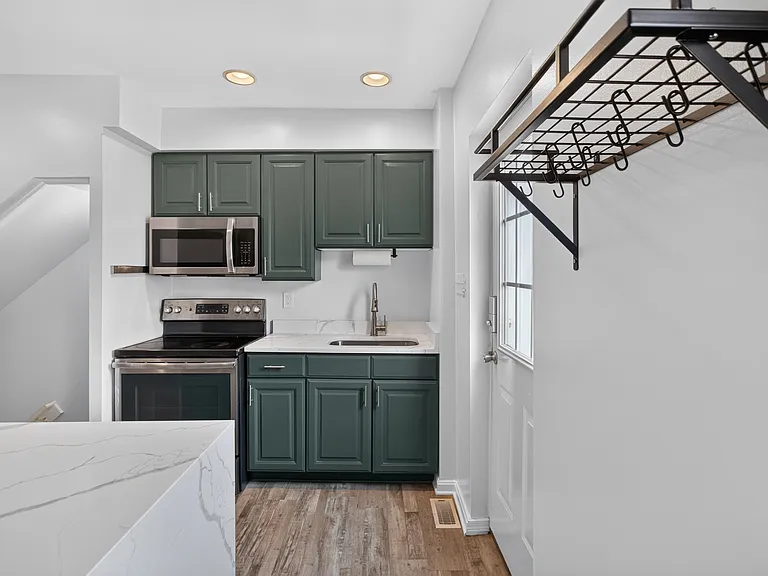 3460 Dix St NE — Photo 4