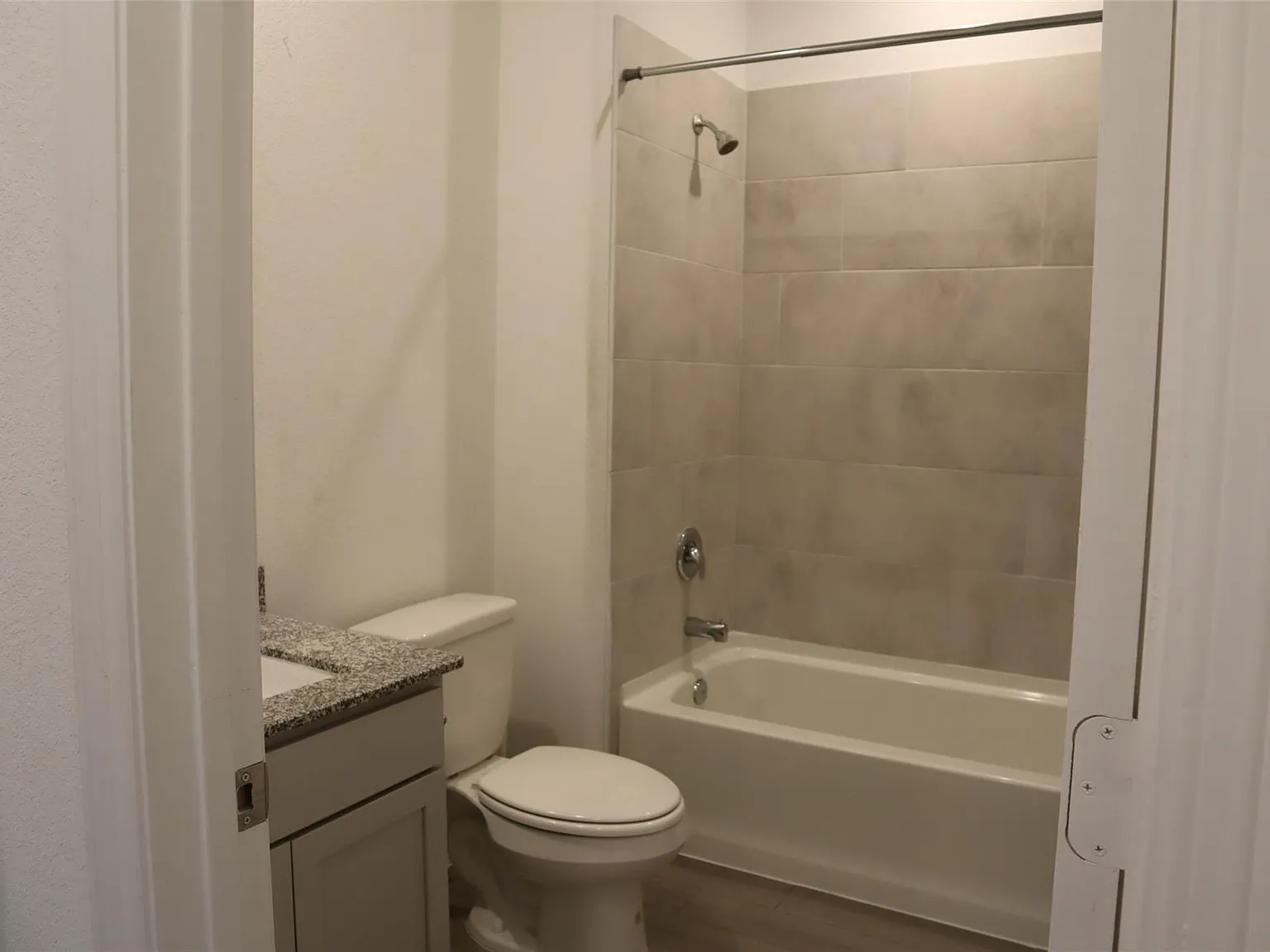 5 bed, 4.0 bath, 3324 sqft, $3,000 — Photo 4
