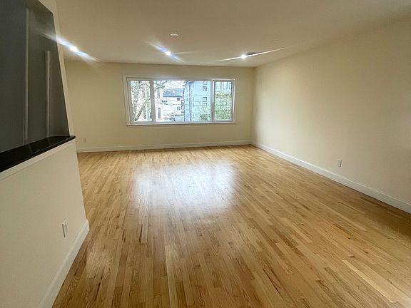 4th image of 160 Laconia Ave Floor 2