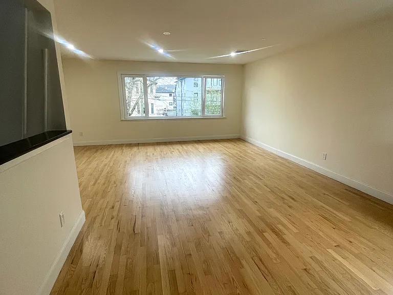 160 Laconia Ave #2 — Photo 4