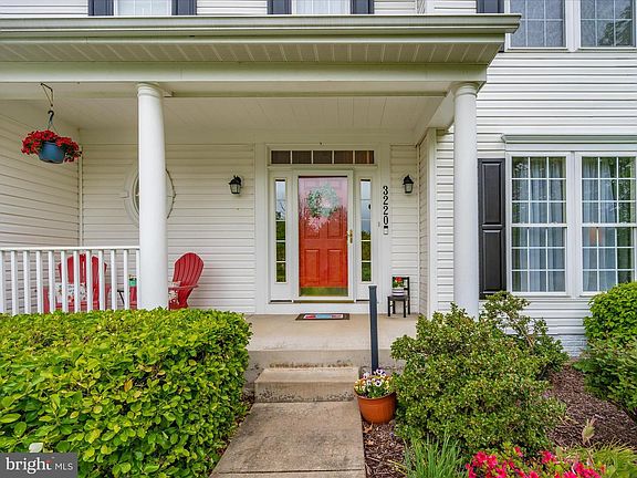 3rd image of 3220 Stonehurst Ct